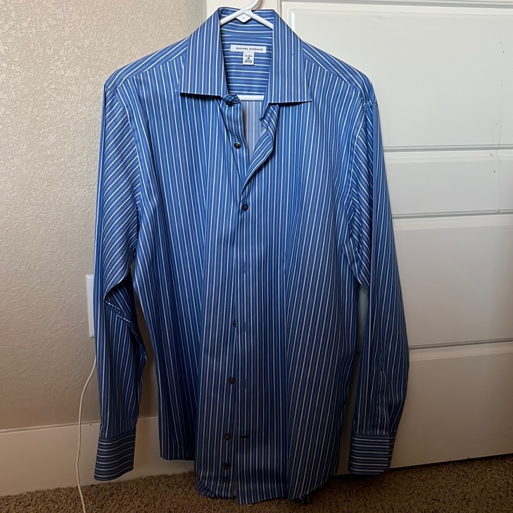 Banana Republic Mens Dress Shirt, Size Medium 15-15 1/2, Blue with white stripes